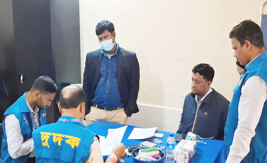 অনিয়মের অভিযোগে দুর্গাপুর সরকারি হাসপাতালে দুদকের অভিযান