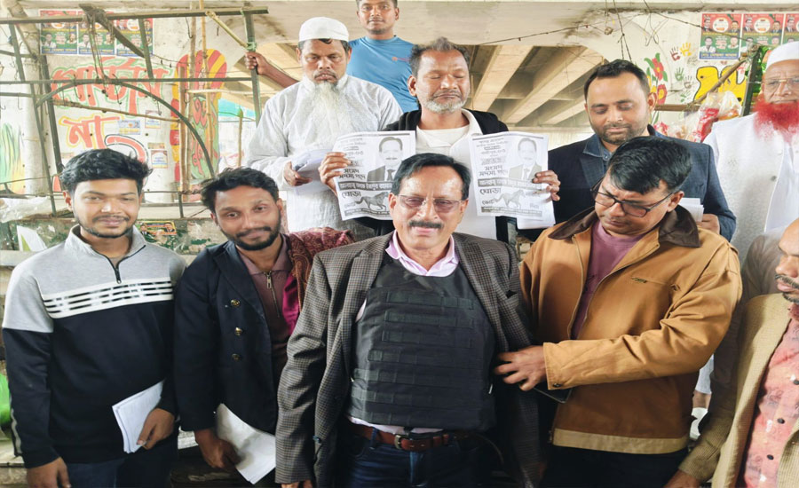 বুলেটপ্রুফ জ্যাকেট পরে নির্বাচনী প্রচার, এলাকায় চাঞ্চল্য