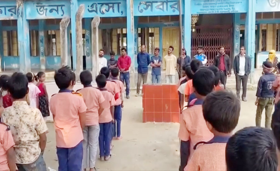 বিদ্যালয়ে শিশুদের দিয়ে জোরপূর্বক রাজনৈতিক স্লোগান, ক্ষুব্ধ অভিভাবকরা