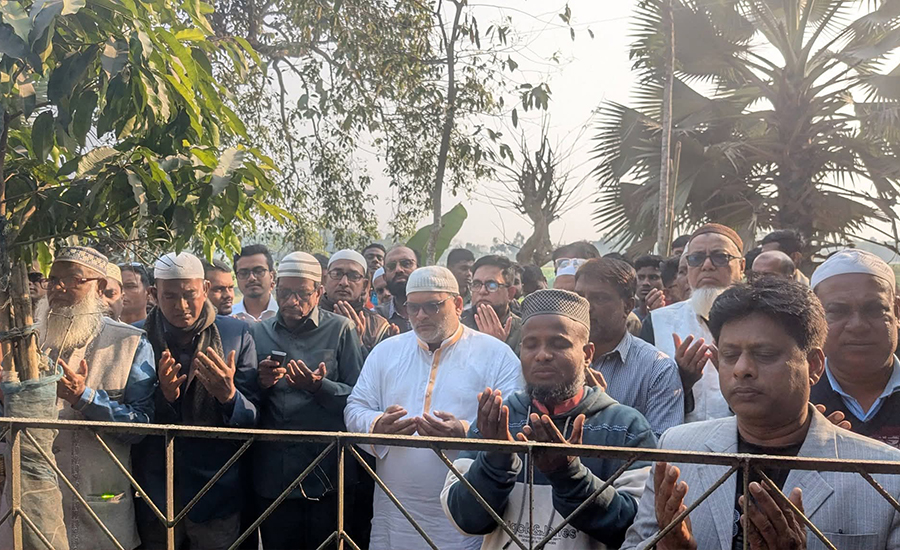 বাবার কবর জিয়ারতের মাধ্যমে নির্বাচনি প্রচারণা শুরু করেছেন ফাহিম চোধুরী