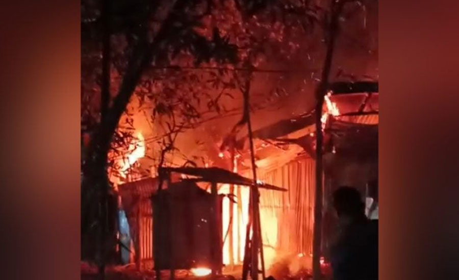 ভয়াবহ অগ্নিকাণ্ডে ১২টি ঘর পুড়ে ছাই