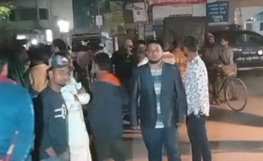 বাসনে ফাঁকা গুলি ছোড়ে ককটেল বিস্ফোরণ ঘটিয়ে ব্যাংকের ২৪ লাখ টাকা ছিনতাই