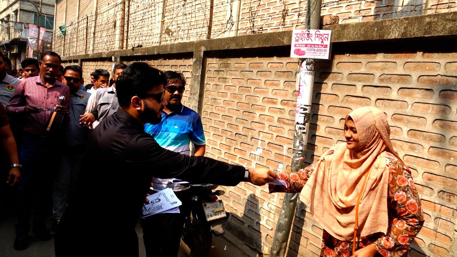 ঢাকায় নির্বাচন প্রচারণা শান্তিপূর্ণ, তবে বেফাস মন্তব্যে বাড়ছে অস্বস্তি: ইশরাক