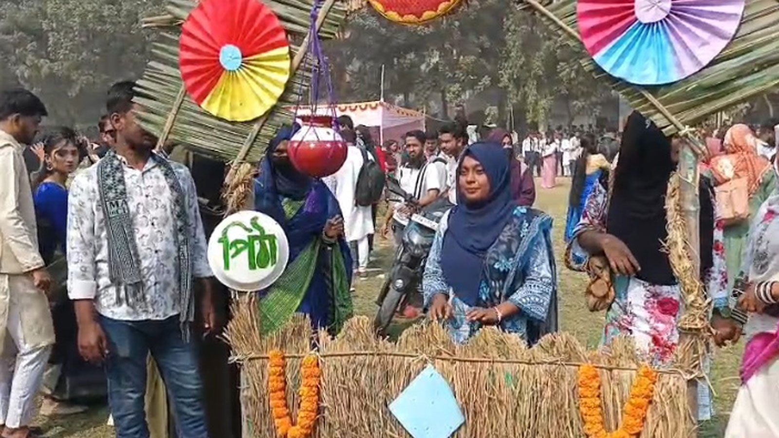 ভাওয়াল বদরে আলম সরকারি কলেজে ঐতিহ্যের ছোঁয়ায় জমজমাট পিঠা উৎসব