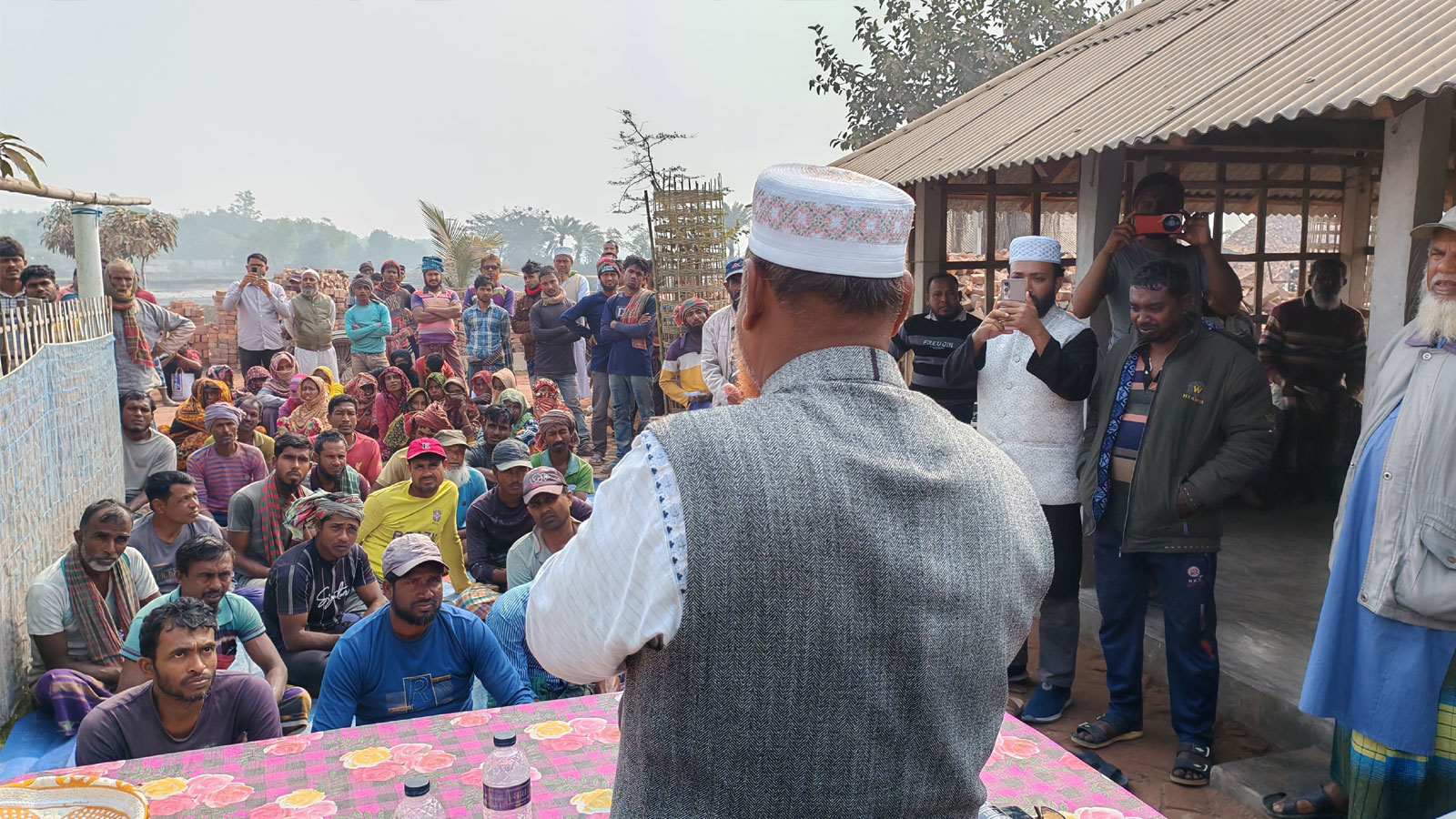 নির্বাচিত হলে মালিক শ্রমিক উভয়ের অধিকার প্রতিষ্ঠায় কাজ করবো : এমপি প্রার্থী মাওঃ আজাদ 