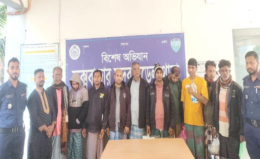 কক্সবাজার সদর মডেল থানার বিশেষ অভিযানে ৫ মাদক কারবারি ও পরোয়ানাভুক্ত ১০ পলাতক আসামী গ্রেফতার