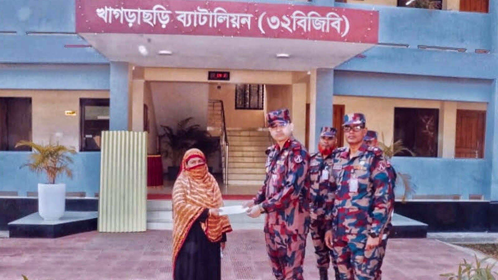 শান্তি ও সম্প্রীতির বার্তা নিয়ে দুর্গম এলাকায় ৩২ বিজিবির মানবিক উদ্যোগ