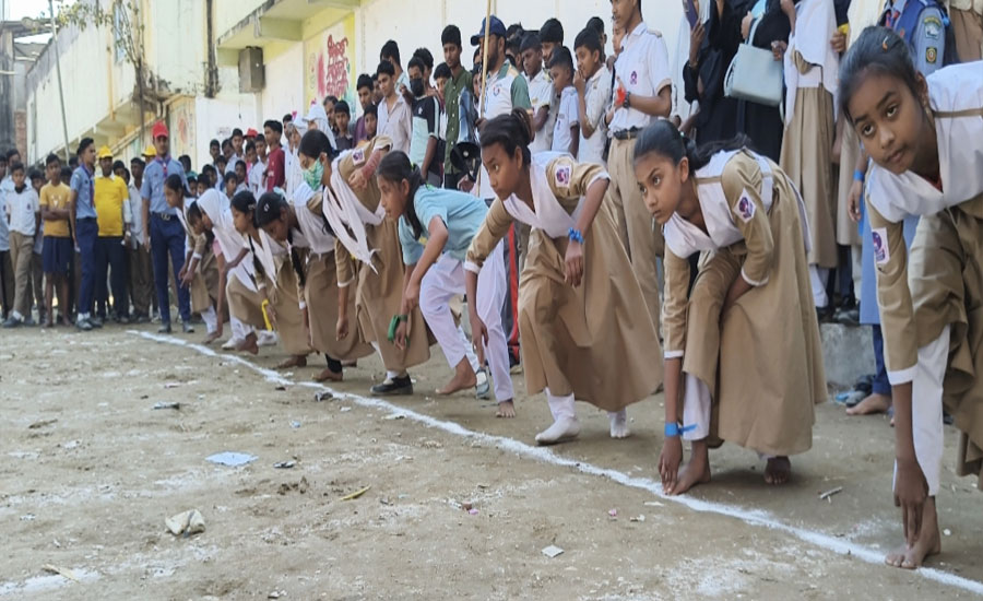 ‎ঈদগাহ আদর্শ উচ্চ বিদ্যালয়ে বর্ণিল আয়োজনে বার্ষিক ক্রীড়া প্রতিযোগিতা অনুষ্ঠিত