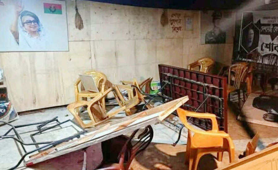 চট্টগ্রামে বিএনপি-জামায়াত সংঘর্ষ, কোকো স্মৃতি সংসদ কার্যালয় ভাঙচুর