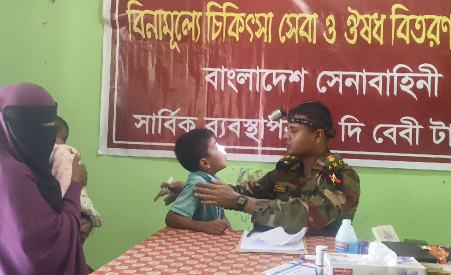 দীঘিনালায় সেনাবাহিনীর মানবিক উদ্যোগ: পাহাড়ি-বাঙালির জন্য বিনামূল্যে চিকিৎসা সেবা ও শীতবস্ত্র বিতরণ
