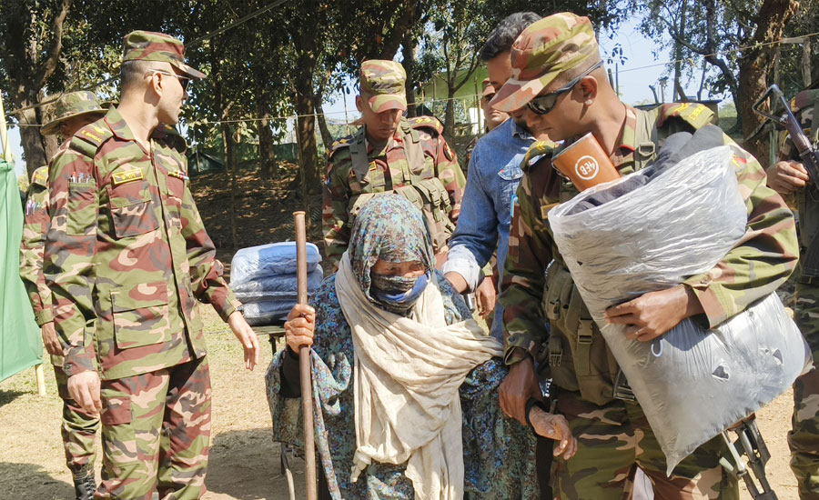 দীঘিনালায় সেনাবাহিনীর মানবিক উদ্যোগ: পাহাড়ি-বাঙালির জন্য বিনামূল্যে চিকিৎসা সেবা ও শীতবস্ত্র বিতরণ