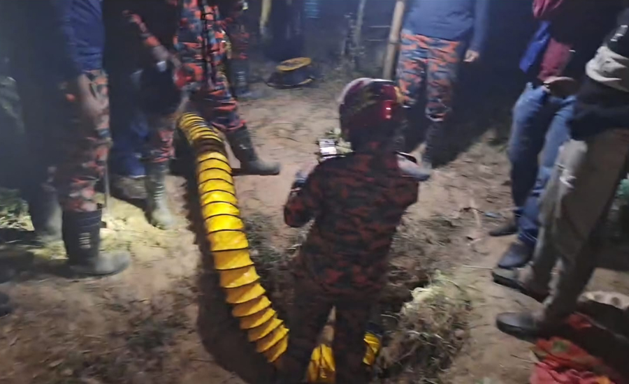 নলকূপে পড়া শিশু মেজবাহ মারা গেছে