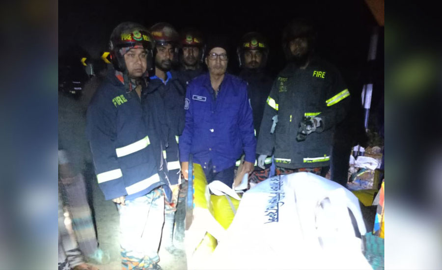 নওগাঁয় ডাম্পট্রাকের চাপায় ভ্যানের ৫ যাত্রী নিহত