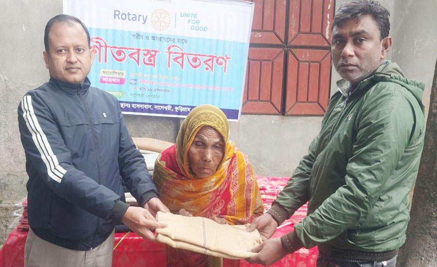 শীতে উষ্ণতা দিতে নাগেশ^রীতে চাঁদর বিতরণ 