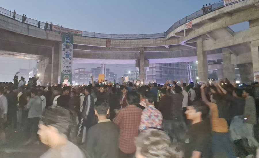 গাজীপুরে ঢাকা–ময়মনসিংহ মহাসড়ক অবরোধ করে ডিপ্লোমা শিক্ষার্থীদের বিক্ষোভ