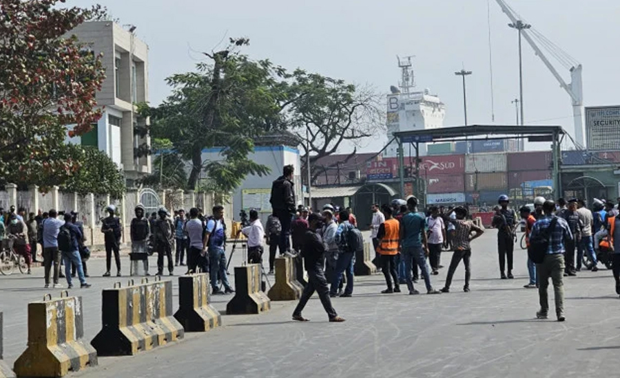 কর্তৃপক্ষের হুঁশিয়ারি উপেক্ষা করেই কর্মবিরতিতে শ্রমিক-কর্মচারীরা, অচল চট্টগ্রাম বন্দর