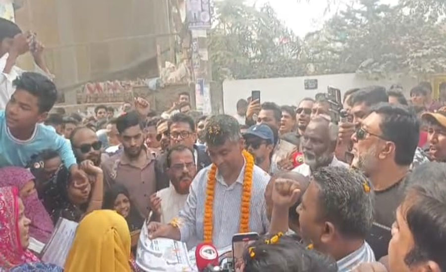 পায়ে হেঁটে ভোটারদের দ্বারে দ্বারে এস এম জাহাঙ্গীরের গণসংযোগ