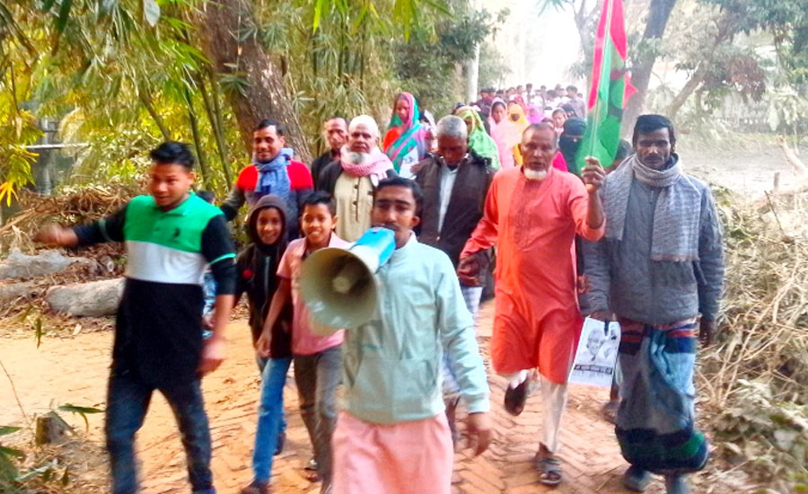 সাতলায় বিএনপির প্রার্থী: এস সরফুদ্দিন আহমেদ সান্টুর পক্ষে ব্যাপক গণসংযোগ ও লিফলেট বিতরণ