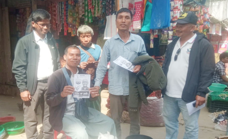 গণসংযোগ ও লিফলেট বিতরণে নির্বাচনী মাঠে তুঙ্গে প্রচারণা