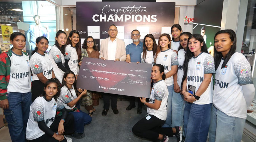 সাফ নারী ফুটসাল চ্যাম্পিয়নরা উদ্বোধন করলেন টুরাগ অ্যাকটিভ নারায়ণগঞ্জ স্টোর