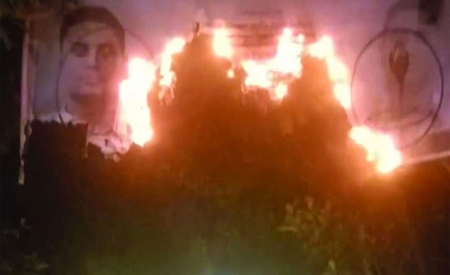 হাসনাত আব্দুল্লাহর ব্যানারে দুর্বৃত্তদের আগুন