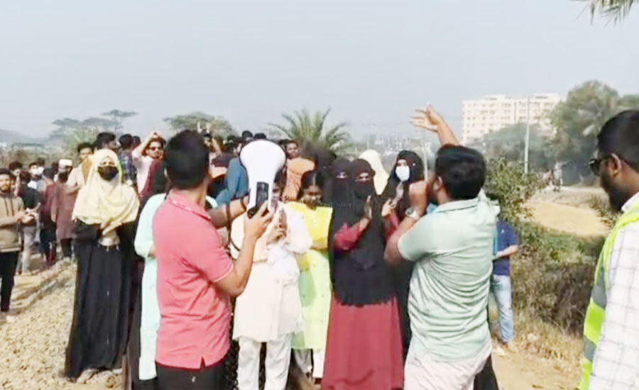 ডিপ্লোমা ইঞ্জিনিয়ারদের বিক্ষোভ, ঢাকা-রাজশাহী রেলপথে ট্রেন চলাচল বন্ধ