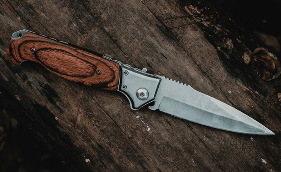 রিকশা থামিয়ে ছুরিকাঘাত, ট্রান্সপোর্ট কর্মচারীর ৯০ হাজার টাকা লুট