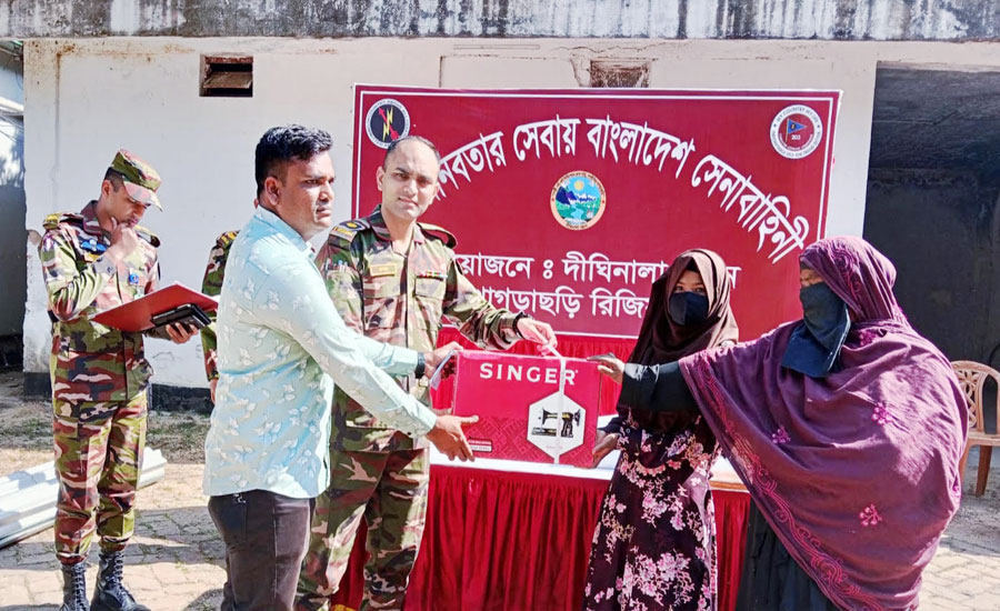 সহায়তার হাত বাড়িয়ে দীঘিনালায় সম্প্রীতির বার্তা সেনাবাহিনীর