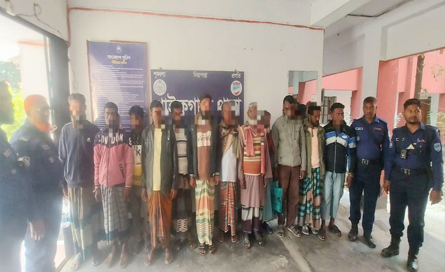 পাইকগাছা থানা পুলিশের অভিযানে ১৩ জনকে আটক 