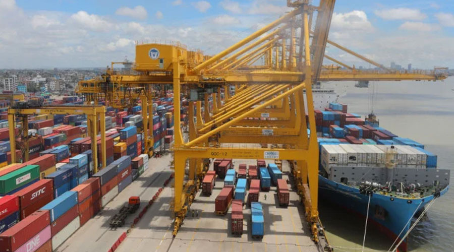 চট্টগ্রাম বন্দরে অনির্দিষ্টকালের কর্মবিরতির ডাক, কার্যত অচলাবস্থা