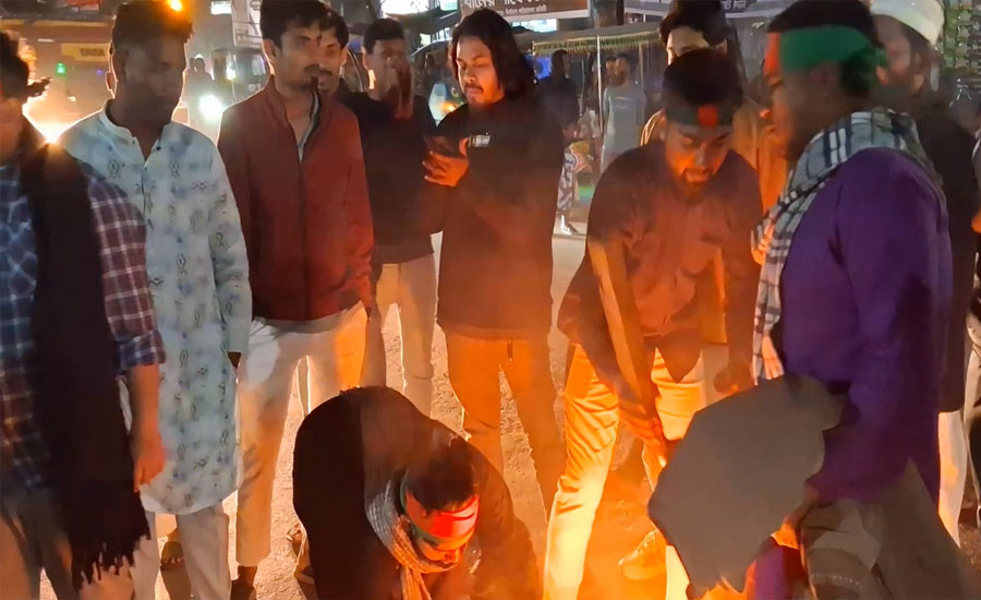 জাবের-জুমার উপর হামলার প্রতিবাদে চাঁপাইনবাবগঞ্জে মহাসড়ক অবরোধ