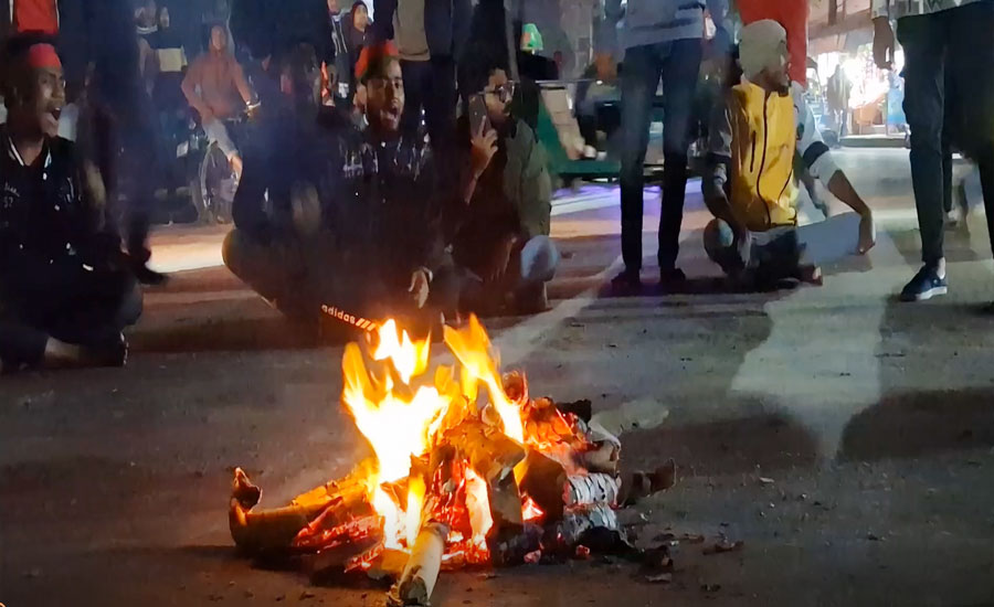 জাবের-জুমার উপর হামলার প্রতিবাদে চাঁপাইনবাবগঞ্জে মহাসড়ক অবরোধ