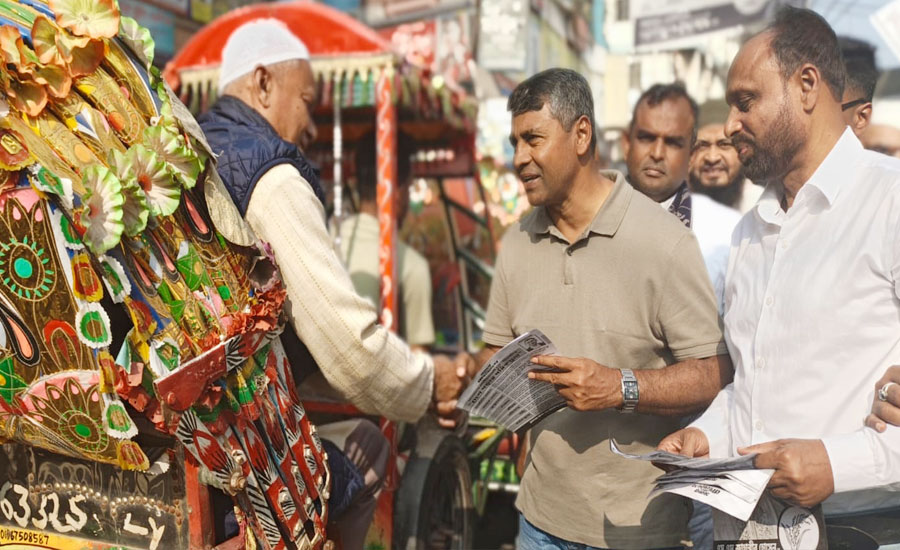 ভোটারদের দ্বারে দ্বারে ছুটছেন এস এম জাহাঙ্গীর