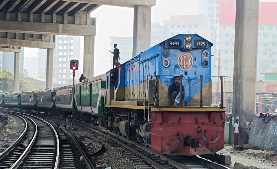 স্বামীর সঙ্গে কলহের জেরে টঙ্গীতে ট্রেনের নিচে মা-শিশুর মৃত্যু, এলাকায় শোক