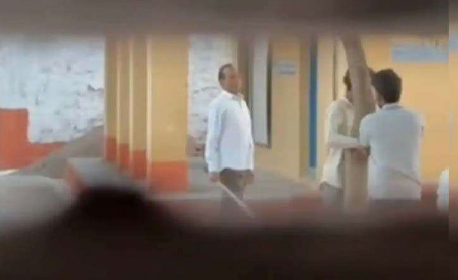 কারাগারের মধ্যে বন্দিকে গাছে বেঁধে বেদম মারধর, ভিডিও ভাইরাল