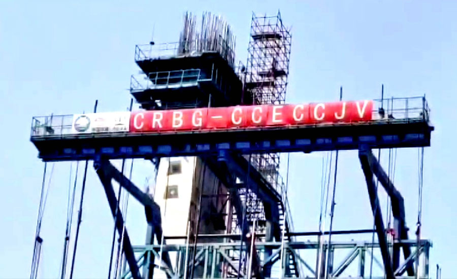 কলাপাড়ায় পায়রা বন্দরের ফোরলেন সেতুর সাটার ভেঙে নদীতে পড়ে শ্রমিক নিহত, আহত ১০