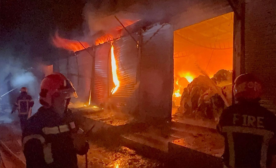 কোনাবাড়িতে মধ্যরাতে জুট গোডাউনে আগুন ক্ষতি প্রায় ৭০ লাখ টাকা