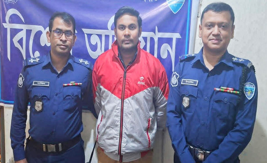 দীর্ঘদিন আত্মগোপনে থেকেও ধরা, আন্তঃজেলা অভিযানে পরোয়ানাভুক্ত আসামি আটক