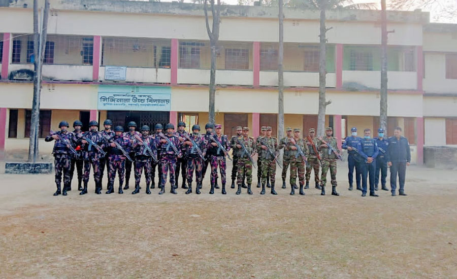 শান্তিপূর্ণ নির্বাচন নিশ্চিত করতে মহালছড়িতে যৌথ বাহিনীর টহল ও ভোটকেন্দ্র পরিদর্শন