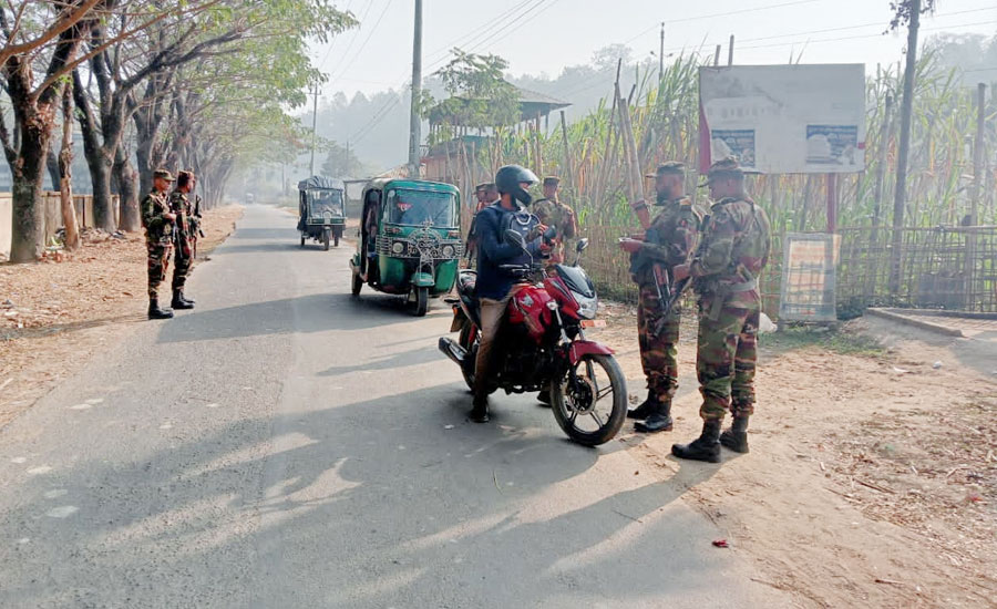 শান্তিপূর্ণ নির্বাচন নিশ্চিত করতে মহালছড়িতে যৌথ বাহিনীর টহল ও ভোটকেন্দ্র পরিদর্শন