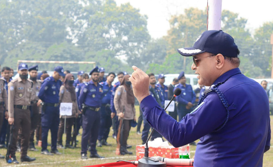 কুড়িগ্রামে নির্বাচন উপলক্ষে জেলা পুলিশের ব্রিফিং প্যারেড অনুষ্ঠিত 