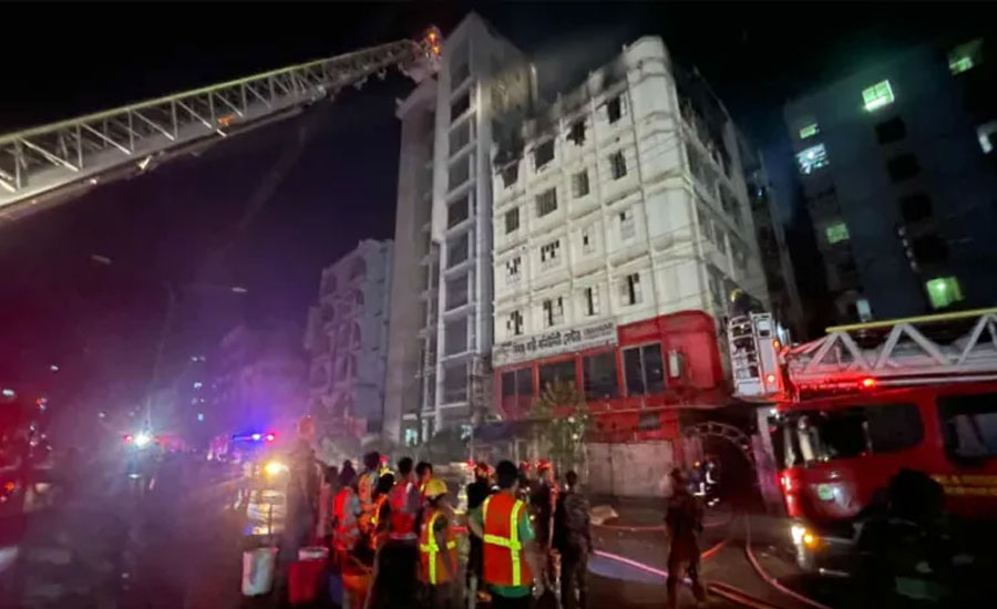 মিরপুরে বহুতল ভবনে আগুন, নিয়ন্ত্রণে ২ ইউনিট