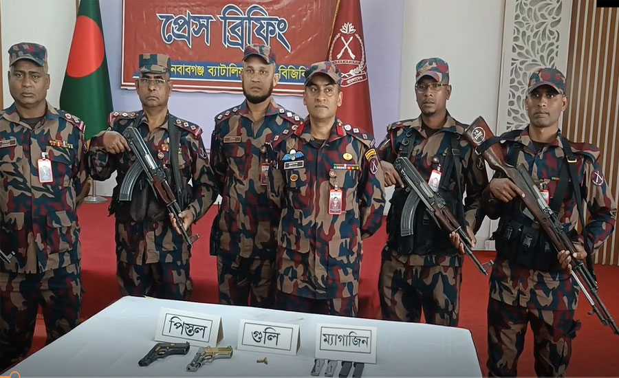 প্রচারনা শেষে চাঁপাইনবাবগঞ্জে বিজিবির অস্ত্র উদ্ধার, নিরাপত্তা জোরদার