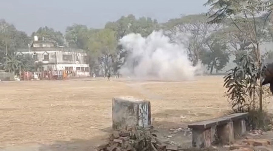 মুন্সীগঞ্জে ভোটকেন্দ্রে ককটেল বিস্ফোরণ