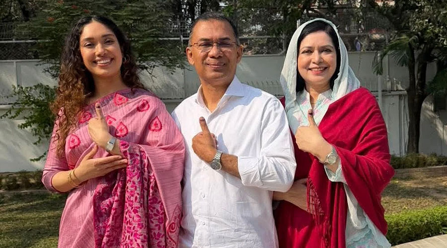 ভোট দিয়ে স্ত্রী ও মেয়েকে নিয়ে ফেসবুকে ছবি শেয়ার করলেন তারেক রহমান
