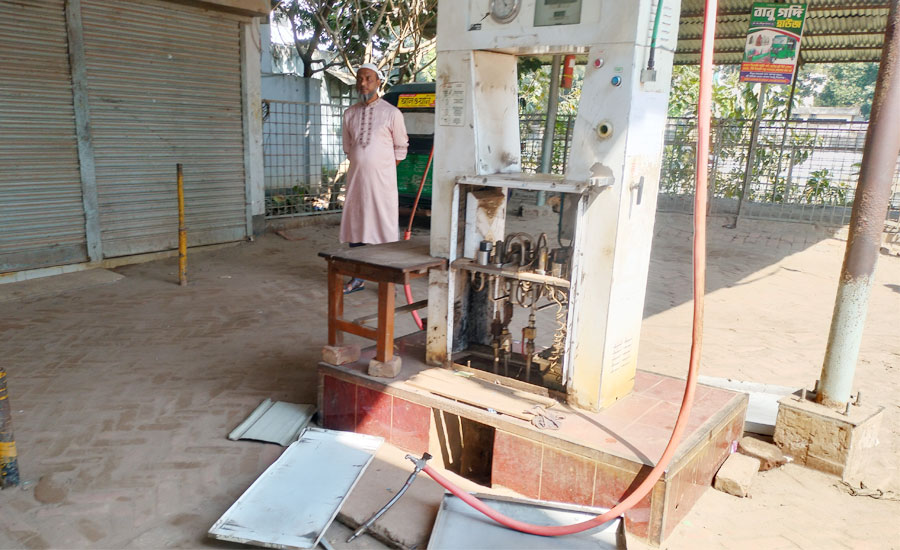 সিরাজগঞ্জে নির্বাচনের রাতে গ্যাসপাম্পে দুর্বৃত্তদের হামলা, জনদুর্ভোগ চরমে