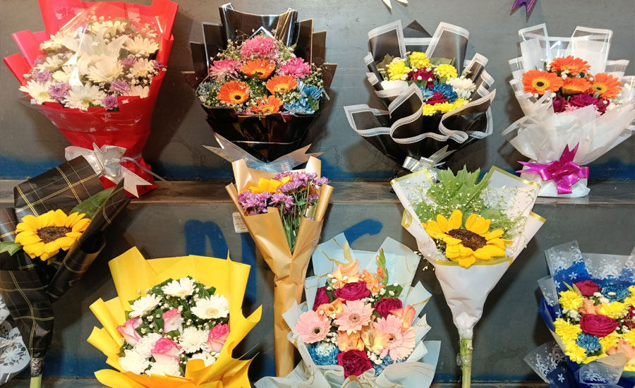 ভালোবাসা দিবসে গাজীপুরসহ সারাদেশে ফুলের বাজারে রঙিন ব্যস্ততা, বিক্রি বেড়েছে কয়েকগুণ