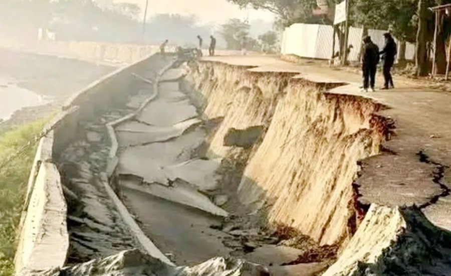 উদ্বোধনের আগেই ধসে পড়ল সড়ক, কাশিমপুরে অনিয়মের অভিযোগে তোলপাড়