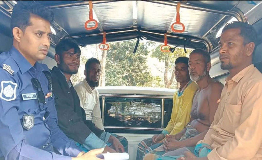 ঝিনাইগাতীতে অবৈধ বালু উত্তোলন ও পরিবহন এর দায়ে ৫ জনকে দুই মাসের বিনাশ্রম কারাদণ্ড