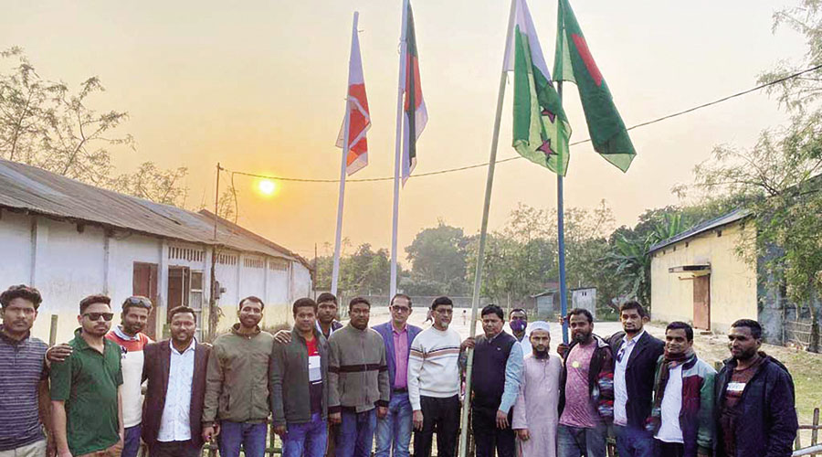 ঠাকুরগাঁওয়ে ‘জয় বাংলা’ স্লোগানে খুলল আওয়ামী লীগ কার্যালয়, উঠল পতাকা